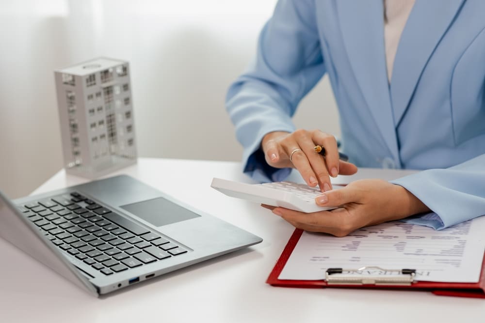 Como planejar o orçamento do condomínio com segurança